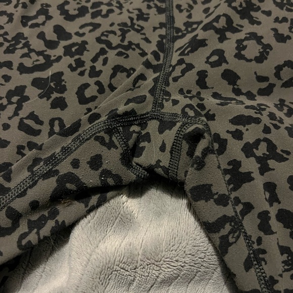 Athleta Salutation leggings - Picture 4 of 8